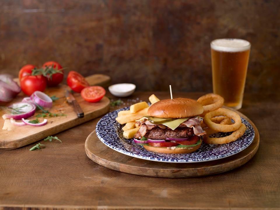 The Crown Hotel Wetherspoon ビッグルスウェイド エクステリア 写真
