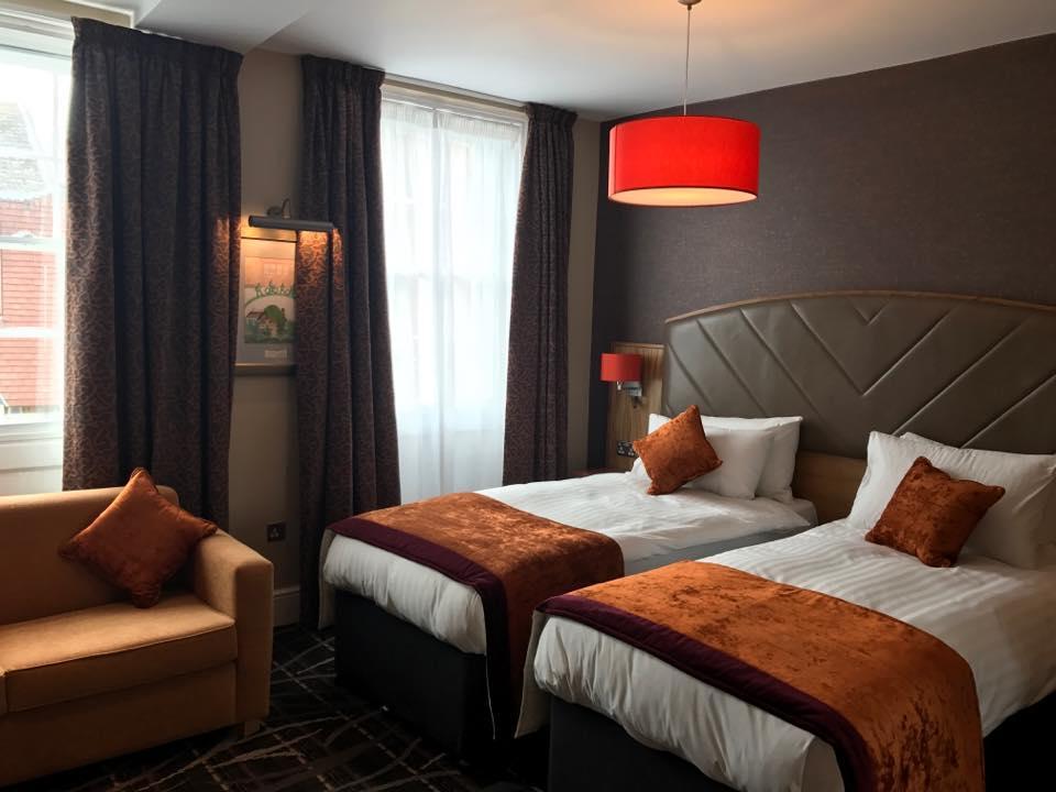 The Crown Hotel Wetherspoon ビッグルスウェイド エクステリア 写真