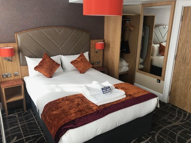 The Crown Hotel Wetherspoon ビッグルスウェイド エクステリア 写真