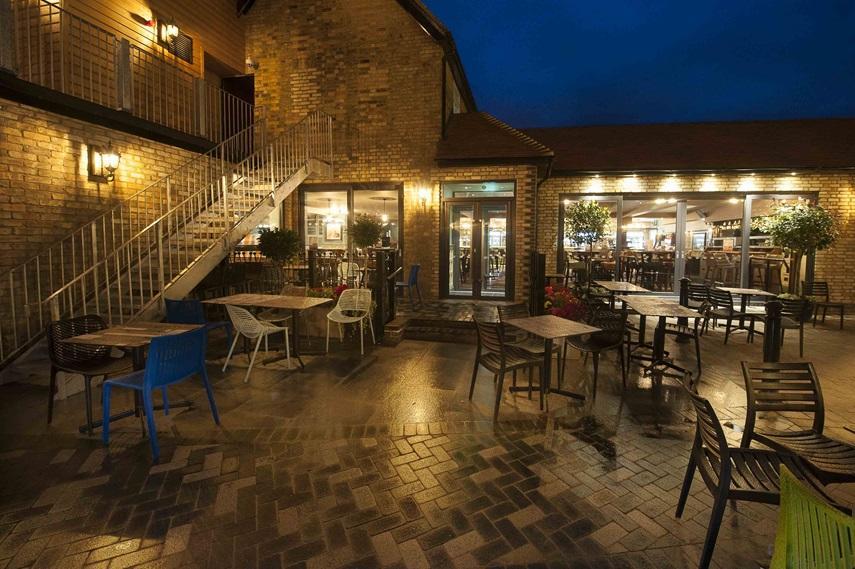 The Crown Hotel Wetherspoon ビッグルスウェイド エクステリア 写真
