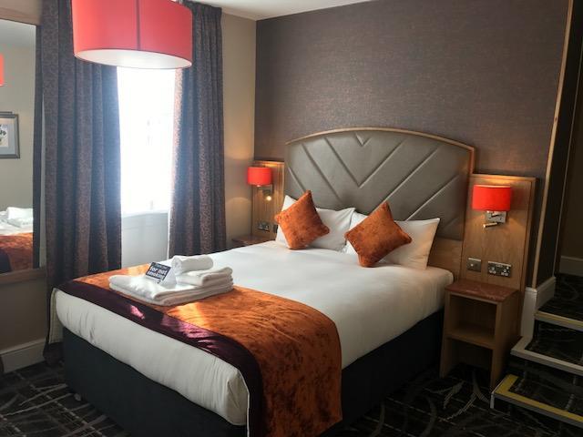 The Crown Hotel Wetherspoon ビッグルスウェイド エクステリア 写真