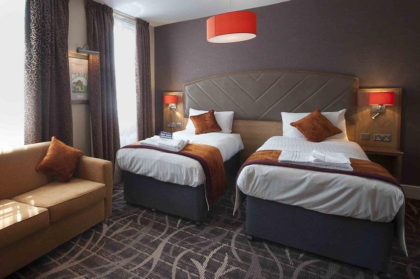 The Crown Hotel Wetherspoon ビッグルスウェイド エクステリア 写真