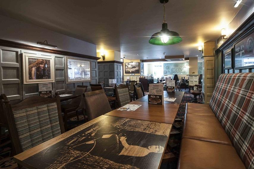 The Crown Hotel Wetherspoon ビッグルスウェイド エクステリア 写真