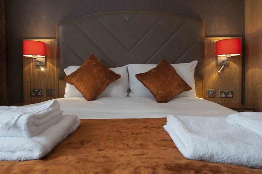 The Crown Hotel Wetherspoon ビッグルスウェイド エクステリア 写真