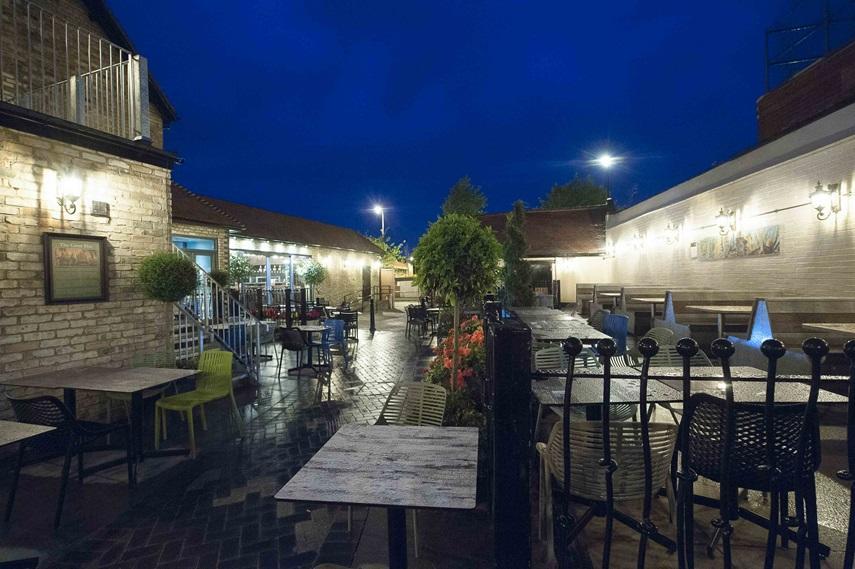 The Crown Hotel Wetherspoon ビッグルスウェイド エクステリア 写真