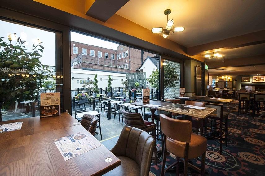 The Crown Hotel Wetherspoon ビッグルスウェイド エクステリア 写真