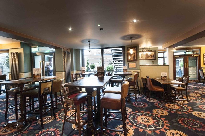 The Crown Hotel Wetherspoon ビッグルスウェイド エクステリア 写真